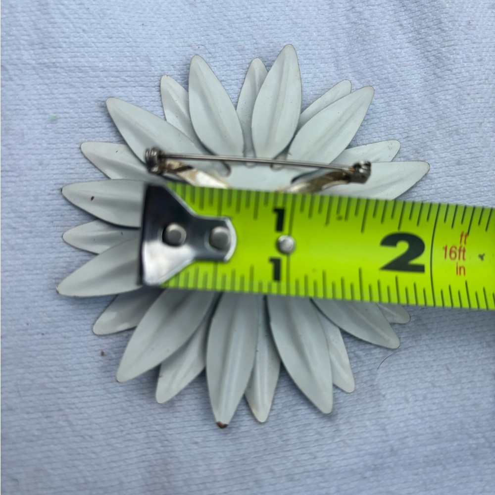 Vintage Blue + White Flower Brooch - Picture 6 of 6